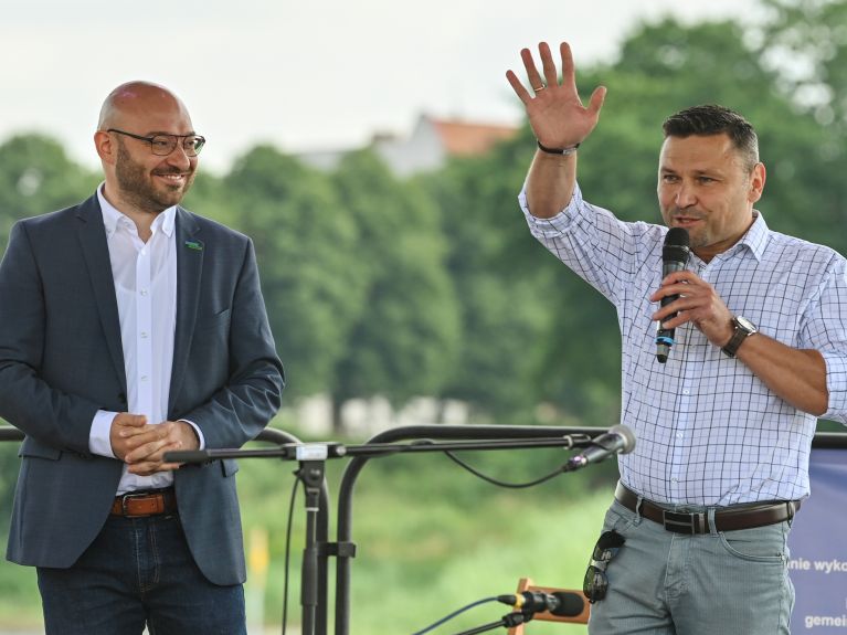 Żywa przyjaźń: Burmistrzowie Frankfurtu nad Odrą i Slubic, Rene Wilke i Mariusz Olejniczak otwierają na początku lipca festyn z okazji urodzin Dwumiasta. Żywa przyjaźń: Burmistrzowie Frankfurtu nad Odrą i Slubic, Rene Wilke i Mariusz Olejniczak otwierają na początku lipca festyn z okazji urodzin Dwumiasta.