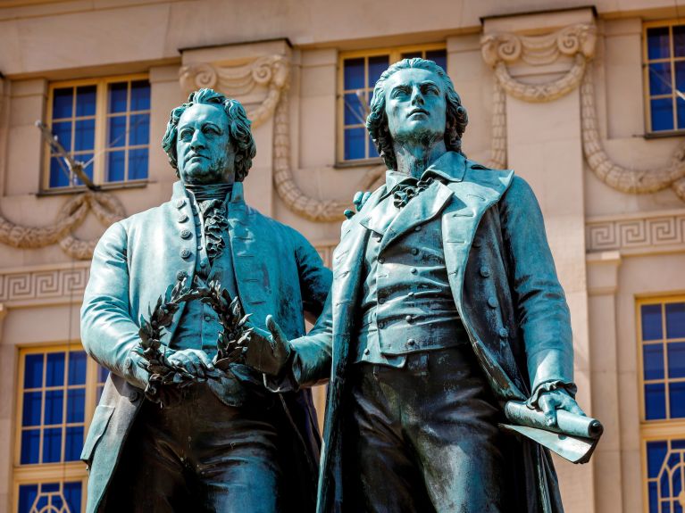Goethe und Schiller – in Weimar in einem Denkmal vereint 