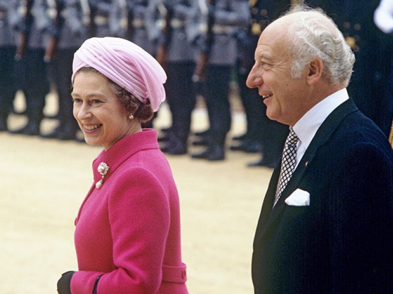 1978 : avec le président fédéral Walter Scheel devant la garde d’honneur de l’armée allemande