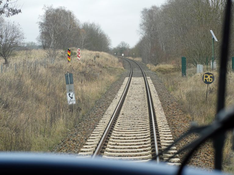 W przyszłości w tym miejscu przez granicę będzie przebiegała dwutorowa linia, na której pociągi będą mogły osiągać prędkość 160 km/h.