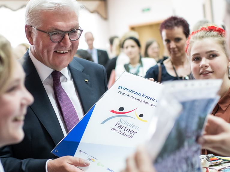 Steinmeier odwiedza w 2018 roku szkołę nr 239 w Kijowie.