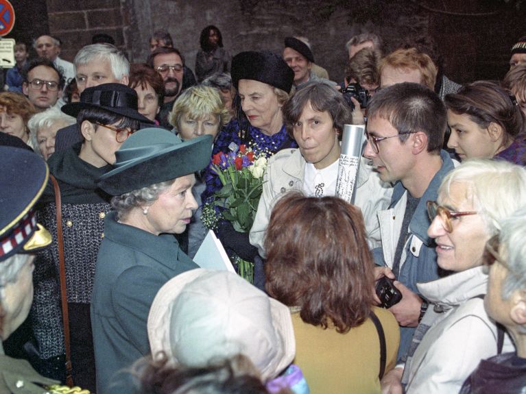 1992 In conversation with Berlin citizens during her state visit 