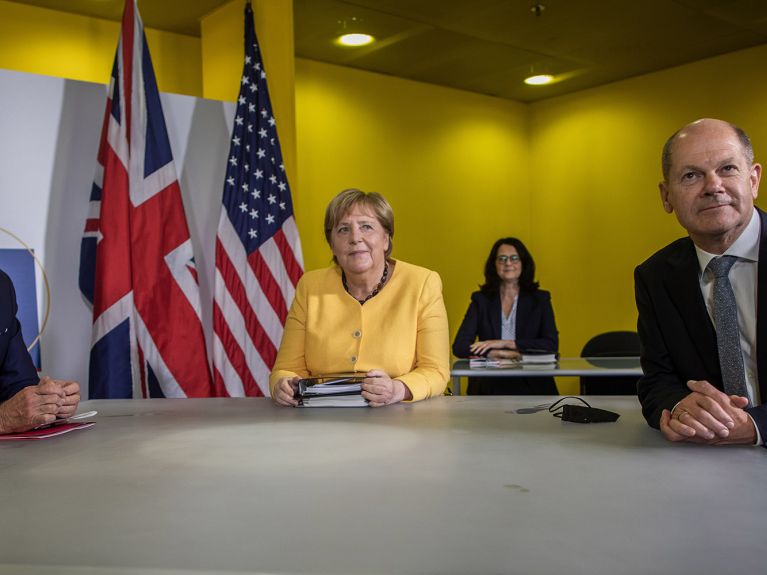 Continuité : M. Scholz et Mme Merkel avec le président américain Joe Biden