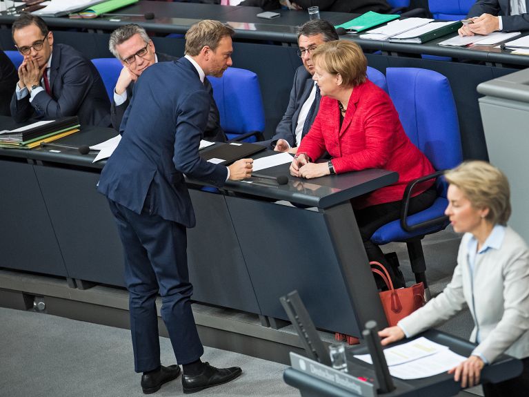 Bundeskanzlerin Merkel im Gespräch mit FDP-Chef Lindner, 21. November