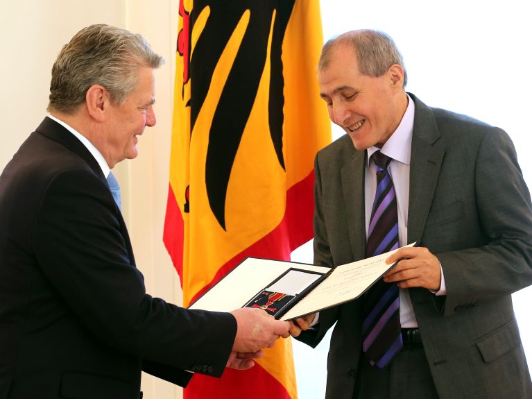 2012 erhielt Kazım Erdoğan das Bundesverdienstkreuz.