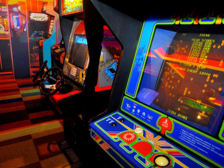 Des machines de jeux électroniques au Musée des jeux sur ordinateur à Berlin