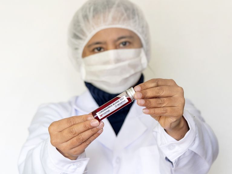 Coronavirus drugs: Can antibodies from survivors help? Coronavirus drugs: Can antibodies from survivors help?