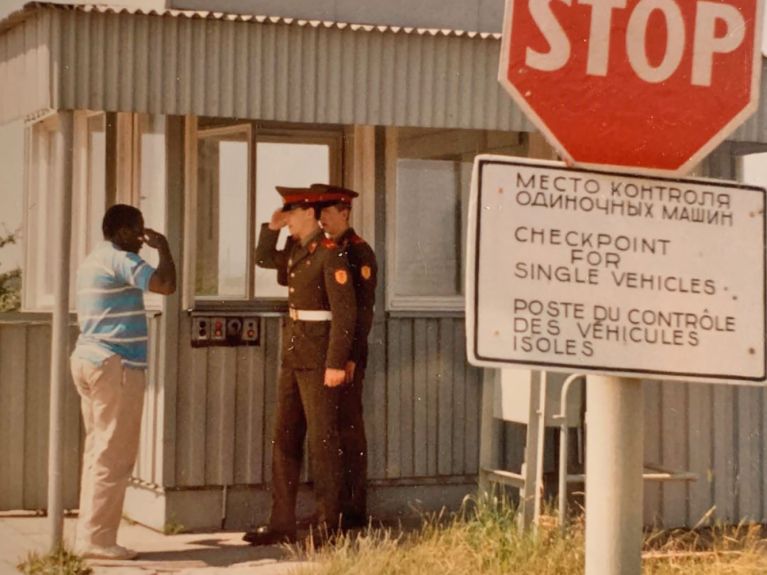 Dacias Onkel David war zur Zeit des Mauerfalls in Deutschland stationiert. 