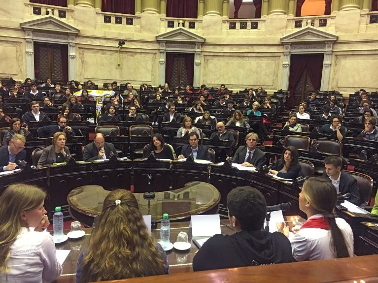 Die vier Finalisten im Plenarsaal des Parlaments in Buenos Aires Die vier Finalisten im Plenarsaal des Parlaments in Buenos Aires