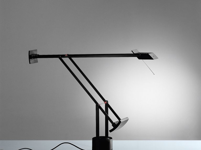 تصميم صنع في ألمانيا: مصباح طاولة المكتب "تيزيو" 
