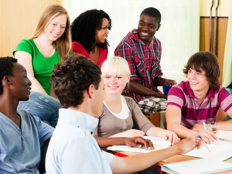 “Diyalog Okulu”: Öğrenciler değerler üzerine tartışıyor