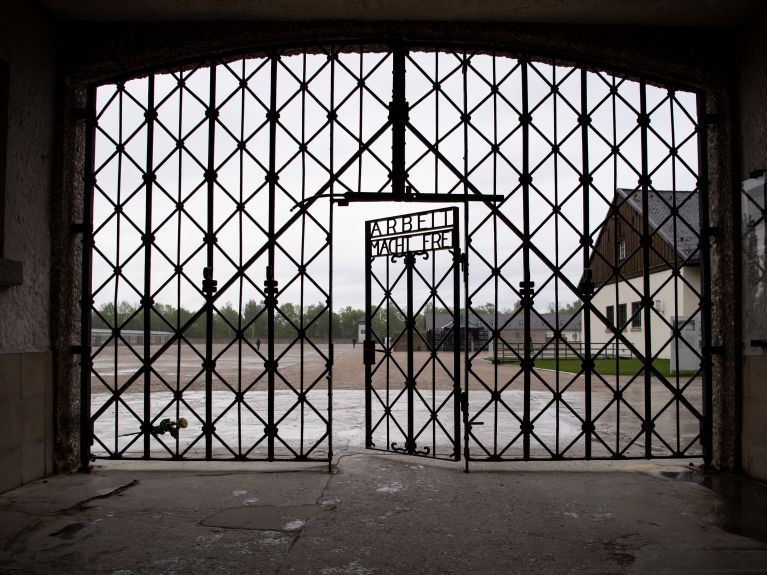 Historisches Eingangstor des Konzentrationslagers Dachau