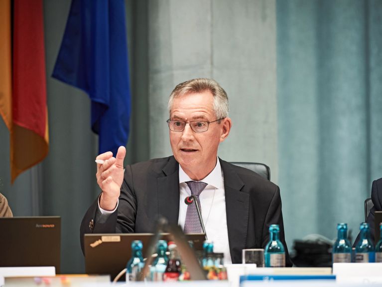 Elections au Bundestag 2017 : Dieter Sarreither est le président de l’Office fédéral des statistiques et le responsable des opérations électorales.