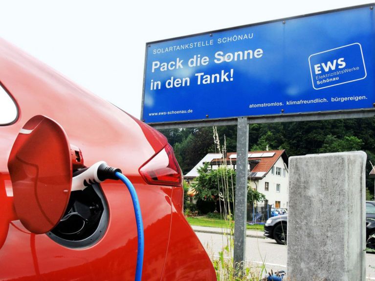 Elektro-Auto wird betankt