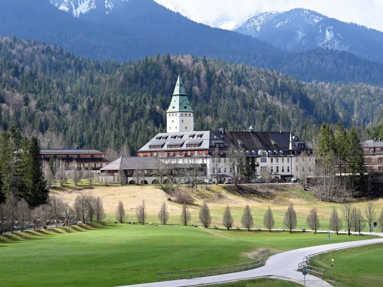 Os chefes de Estado e governo do G7 se reúnem no castelo de Elmau. Os chefes de Estado e governo do G7 se reúnem no castelo de Elmau.