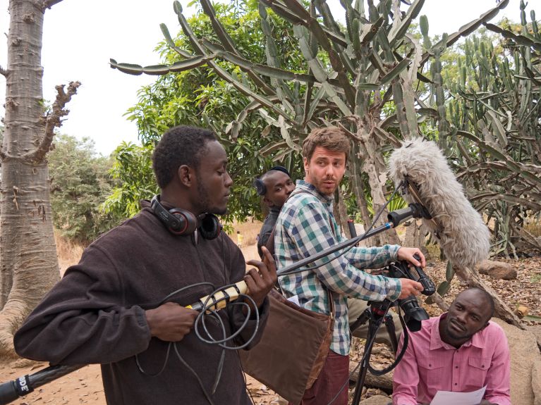 Premiado com o Oscar Estudantil de 2017: o estudante de Cinema Johannes Preuss, durante as filmagens na África Ocidental. 