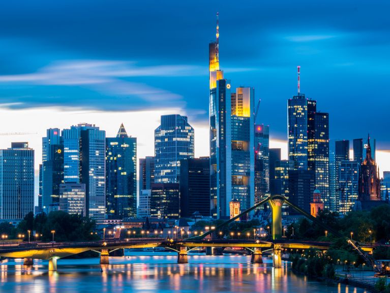 A silhueta urbana de Frankfurt do Meno 