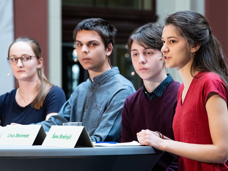 Fridays for Future Deutschland: Svenja Kannt (l-r), Sebastian Grieme, Linus Steinmetz und Sana Strahinjic.