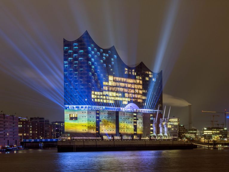 The harbour's newest star: the Elbphilharmonie.