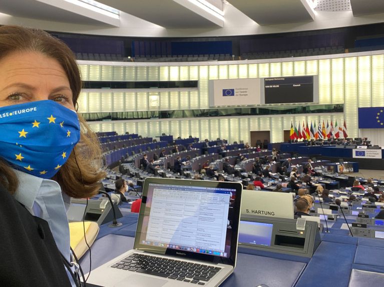 Pulse of Europe co-founder Stephanie Hartung in the European Parliament Pulse of Europe co-founder Stephanie Hartung in the European Parliament