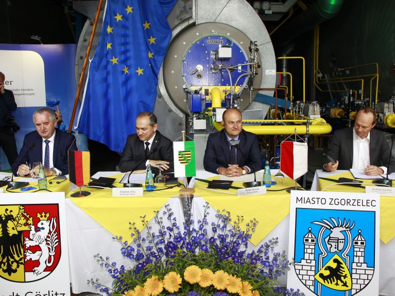 Elektrociepłownia Königshufen ma do 2030 roku zapewnić dostawy ciepła w obu miastach. Elektrociepłownia Königshufen ma do 2030 roku zapewnić dostawy ciepła w obu miastach.