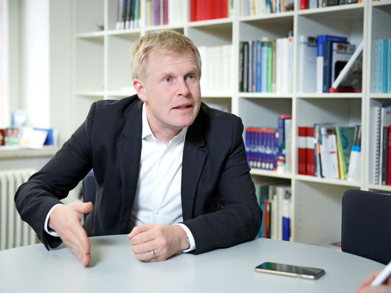 Professor Henrik Enderlein. Professor Henrik Enderlein.