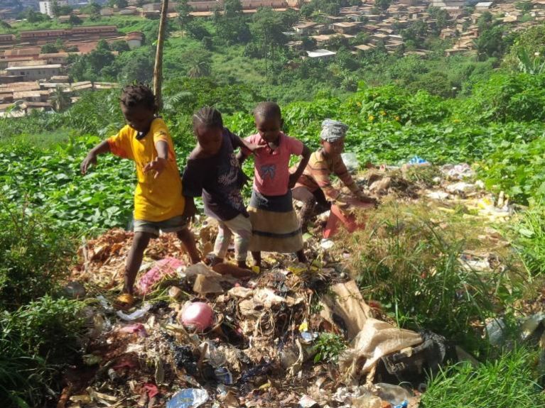 HUNTING REFUSE Cameroon HUNTING REFUSE Cameroon
