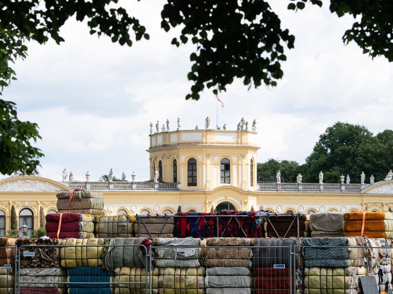 Instalacja ze śmieci autorstwa “Nest Collective”