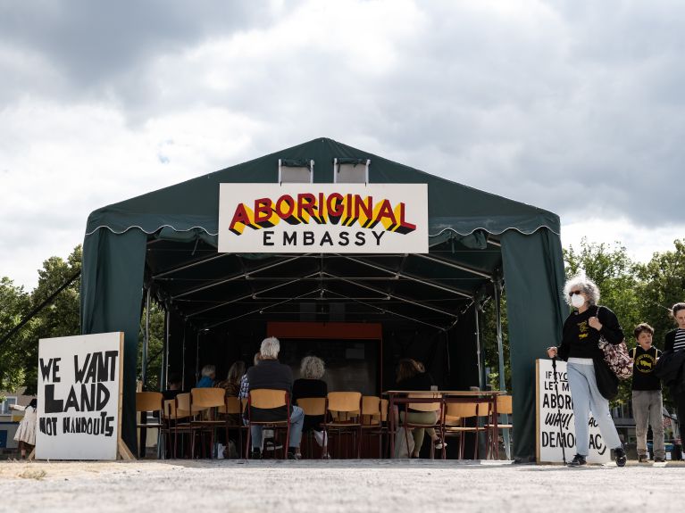 A “Aboriginal Embassy”, de Richard Bell