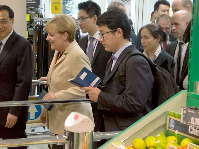 Angela Merkel und Li Keqiang beim Einkaufen 2014