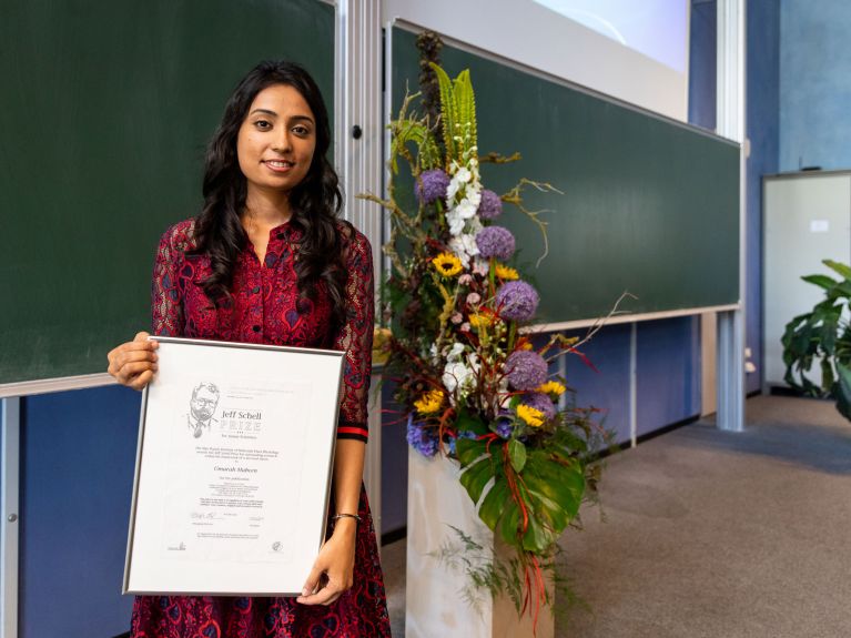 Distinguée : Umarah Mubeen avec son Prix Jeff Schell 