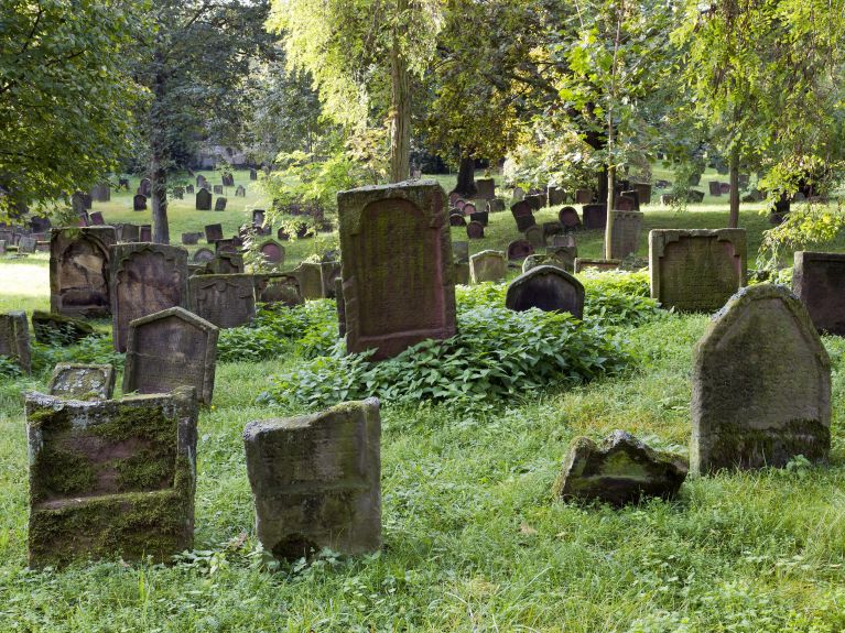 Le cimetière juif « Heiliger Sand » de Worms.