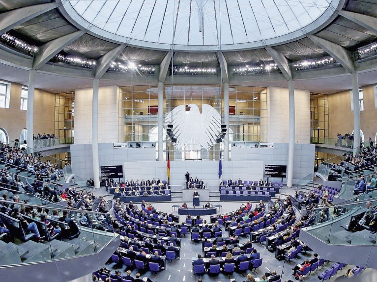 El Bundestag tiene, entre otras, la tarea de aprobar leyes