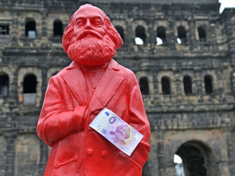 Bereit für ein großes Jubiläum: Marx-Skulptur in Trier.