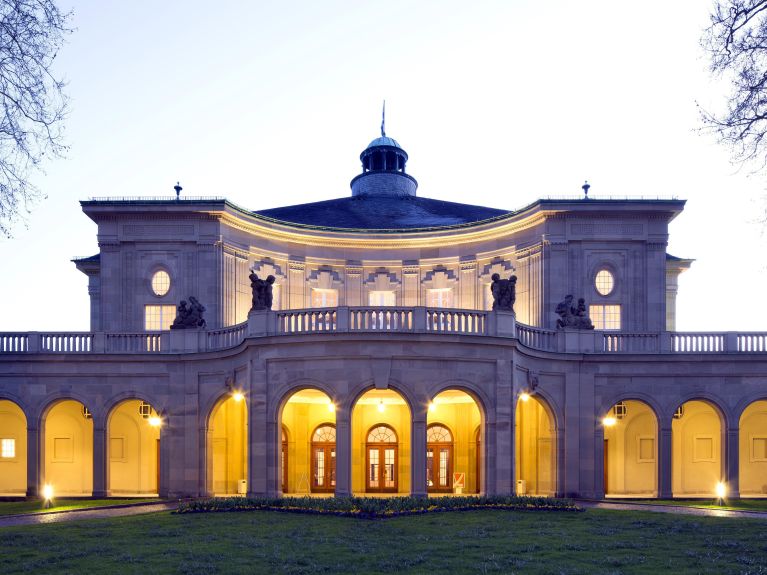 En   las ciudades de baños medicinales hay arquitectura que merece la pena ser vista: el Kursaal de Bad Kissingen.