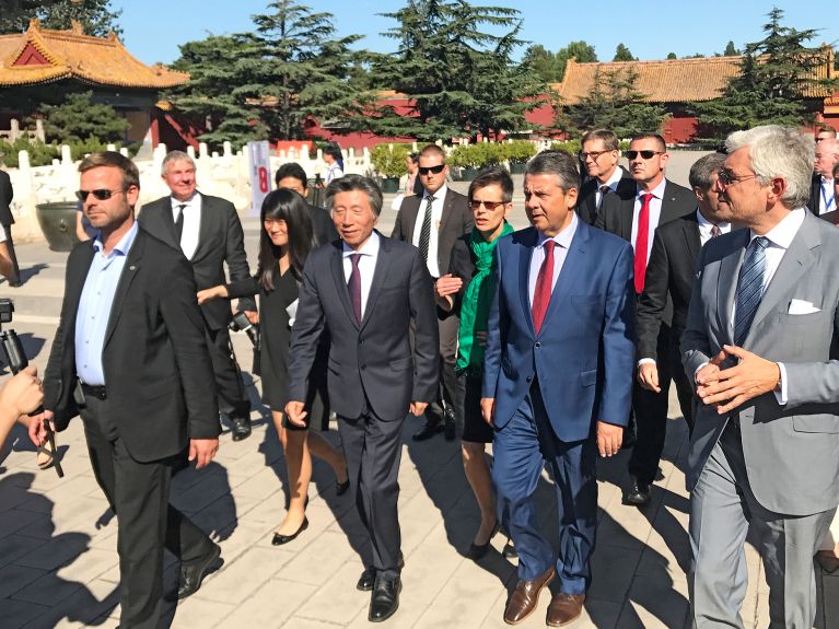 Sigmar Gabriel, Bundesaußenminister, bei der Eröffnung der Ausstellung in Peking