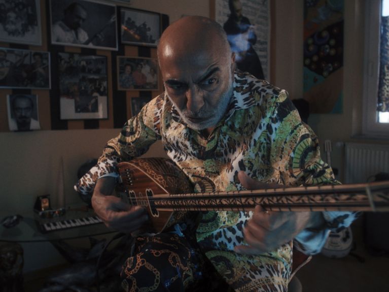 Fasziniert nach wie vor mit seiner Saz-Musik: İsmet Topçu Fasziniert nach wie vor mit seiner Saz-Musik: İsmet Topçu