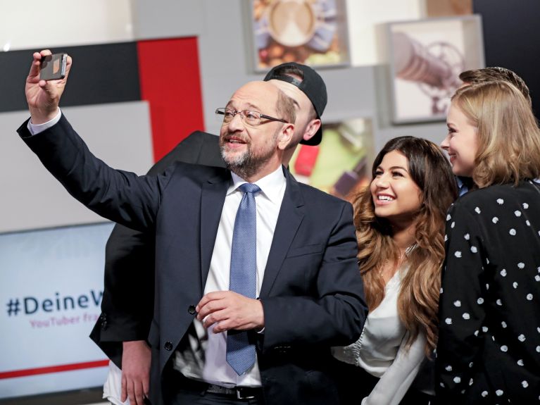 Martin Schulz: Selfie mit Youtubern Martin Schulz: Selfie mit Youtubern