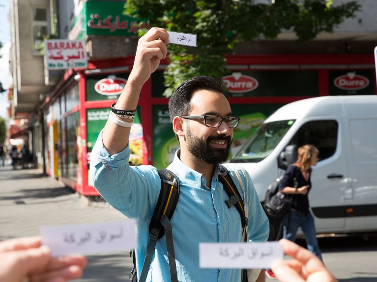 Hamdi Kassar führt Besucher durch Berlin