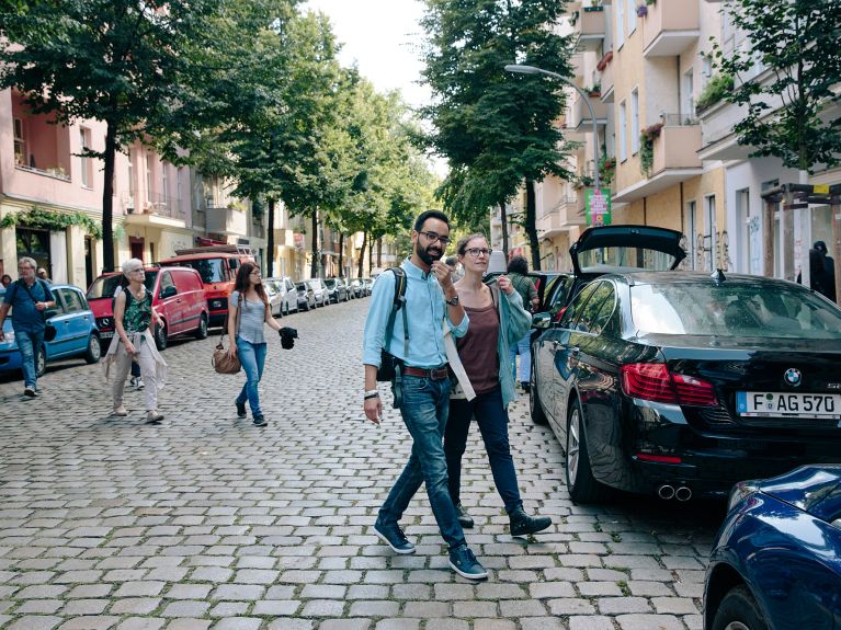 Hamdi Kassar führt Besucher durch Berlin