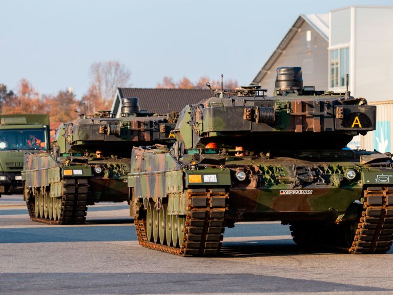 NATO startet Großmanöver "Trident Juncture" NATO startet Großmanöver "Trident Juncture"