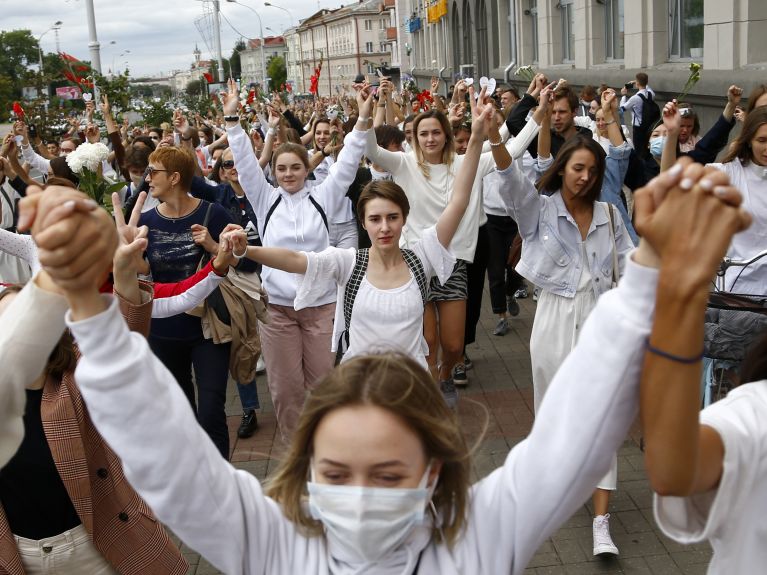  Large numbers of women are currently fighting for democracy in Belarus.