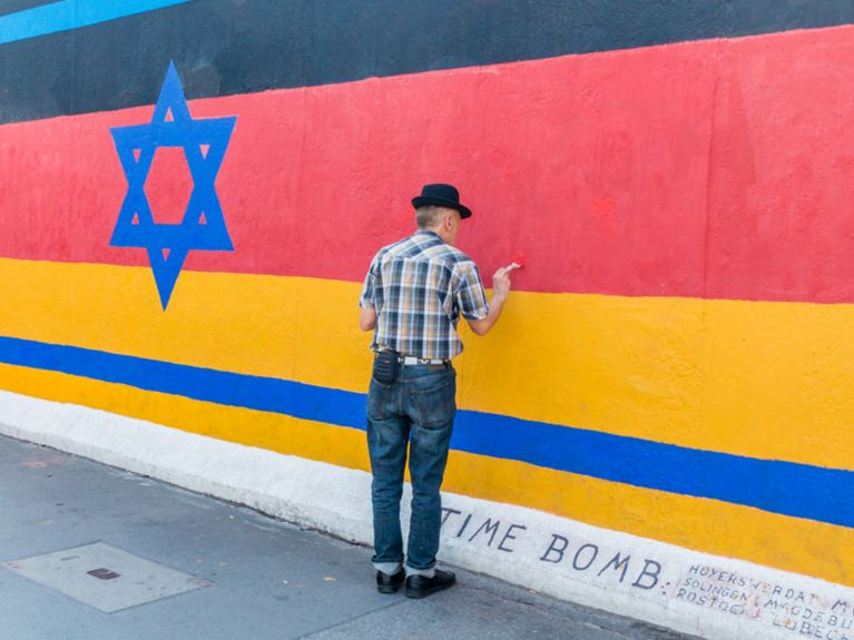 Wall art: the Star of David on a German flag.