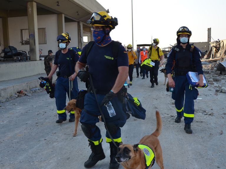 Helfer des Technischen Hilfswerks sind im Libanon im Einsatz.