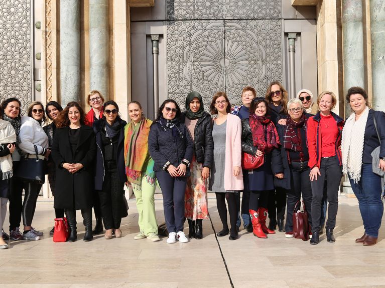  في ورشة العمل الأولية 2019/2020 التقت النساء في الدار البيضاء (الصورة) وفي تونس. 
