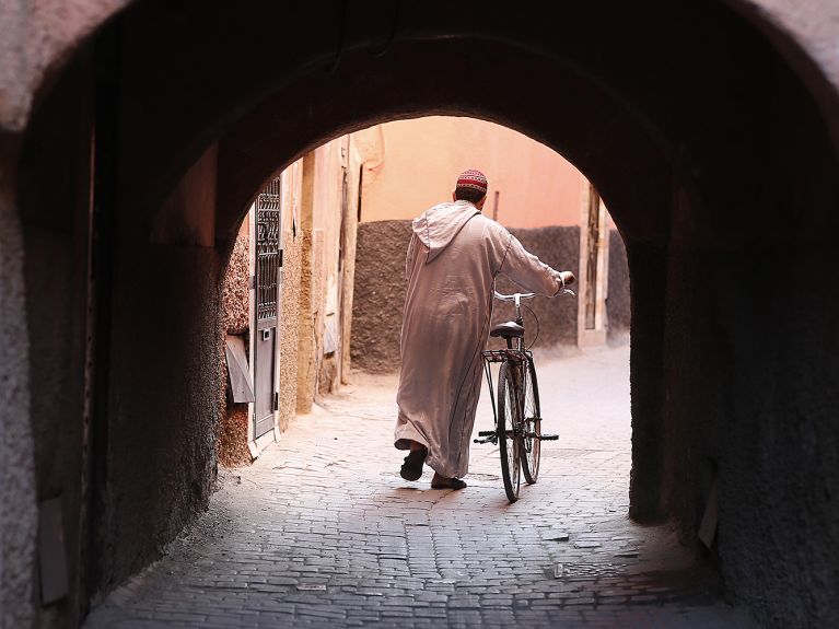   In Marokko dürfen nur noch wenige Menschen vor die Tür. Deshalb wirken viele Städte fast wie ausgestorben.