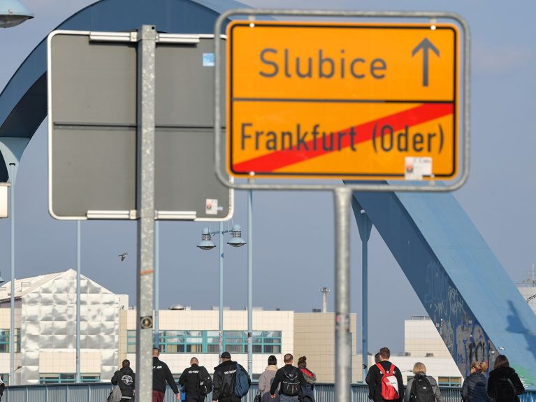 Die Oderbrücke verbindet die Doppelstadt Słubice/Frankfurt (Oder). 