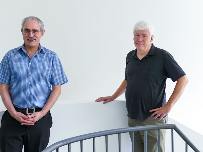 Die DFKI-Professoren Josef van Genabith (links) und Stephan Busemann. Die DFKI-Professoren Josef van Genabith (links) und Stephan Busemann.