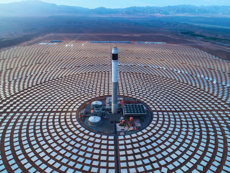  مع 30000 هكتار تعتبر محطة نور في ورززات أكبر محطة طاقة شمسية في العالم. وهي تعطي من الطاقة ما يغطي حاجة 1,3 مليون إنسان