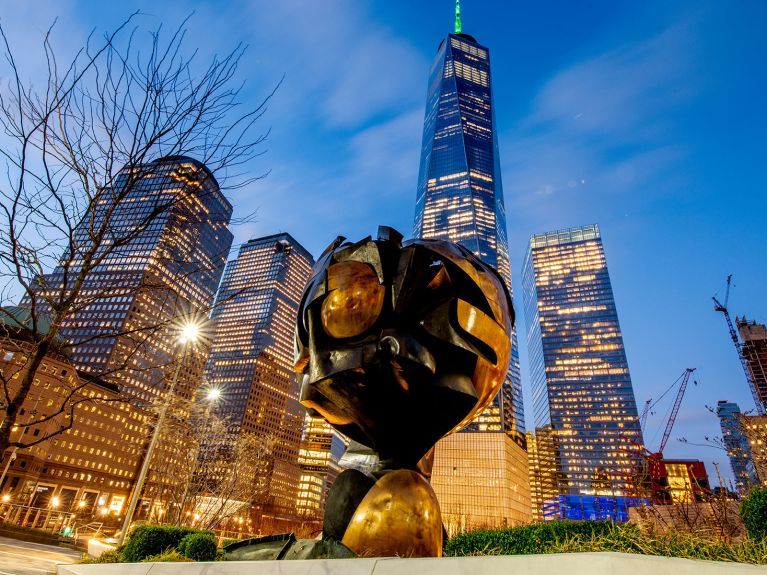 “The Sphere” in front of the One World Trade Center